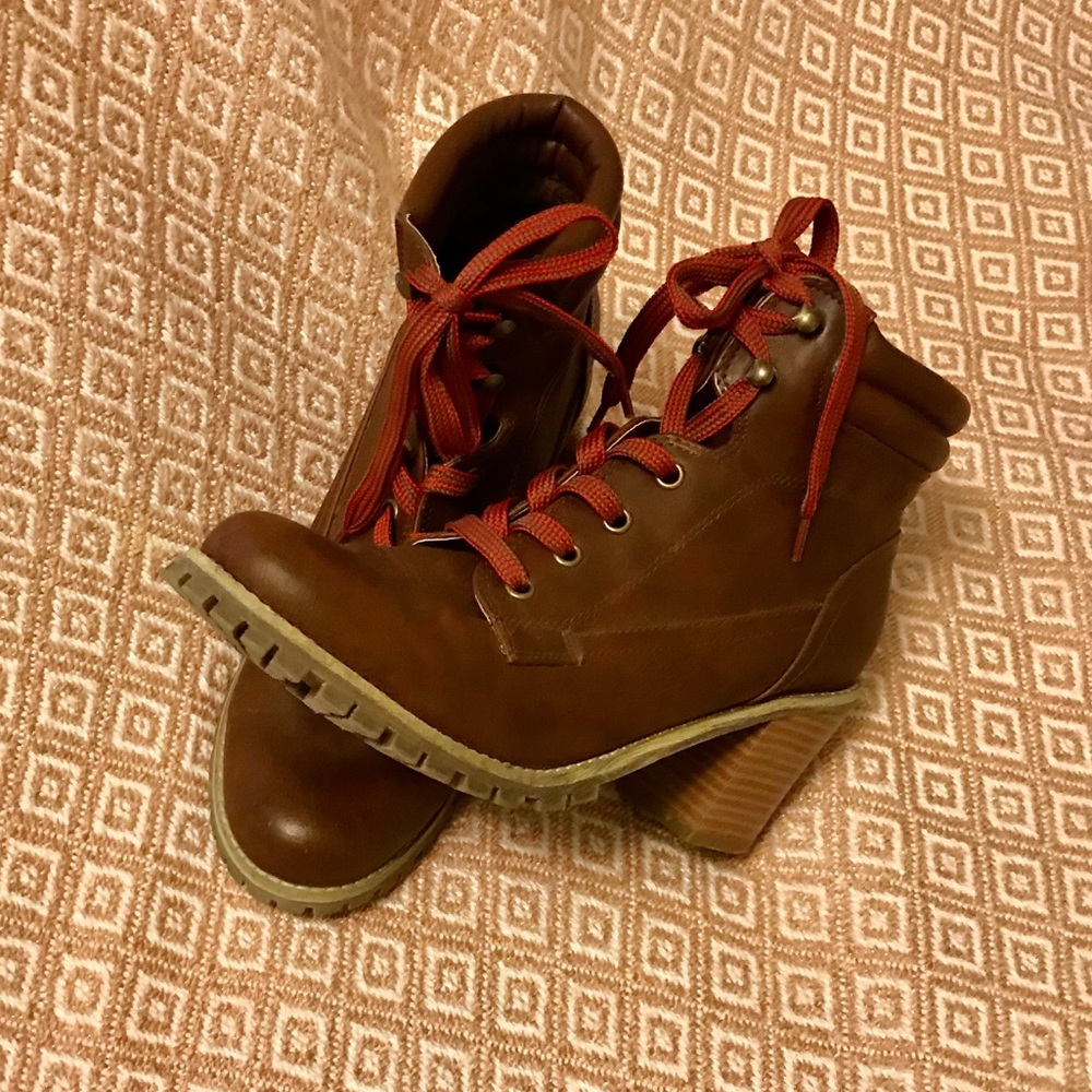 Gorgeous Like New BDG Heeled Combat Boots